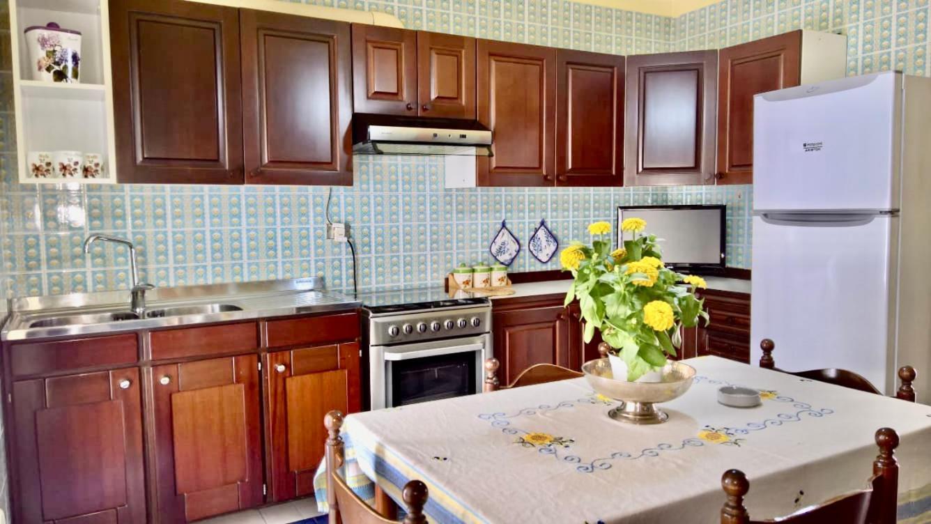 Yellow House Чефалу Экстерьер фото